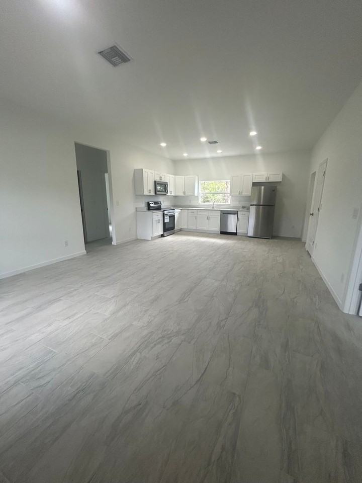 751 Pacific St - Photo 6 of 21