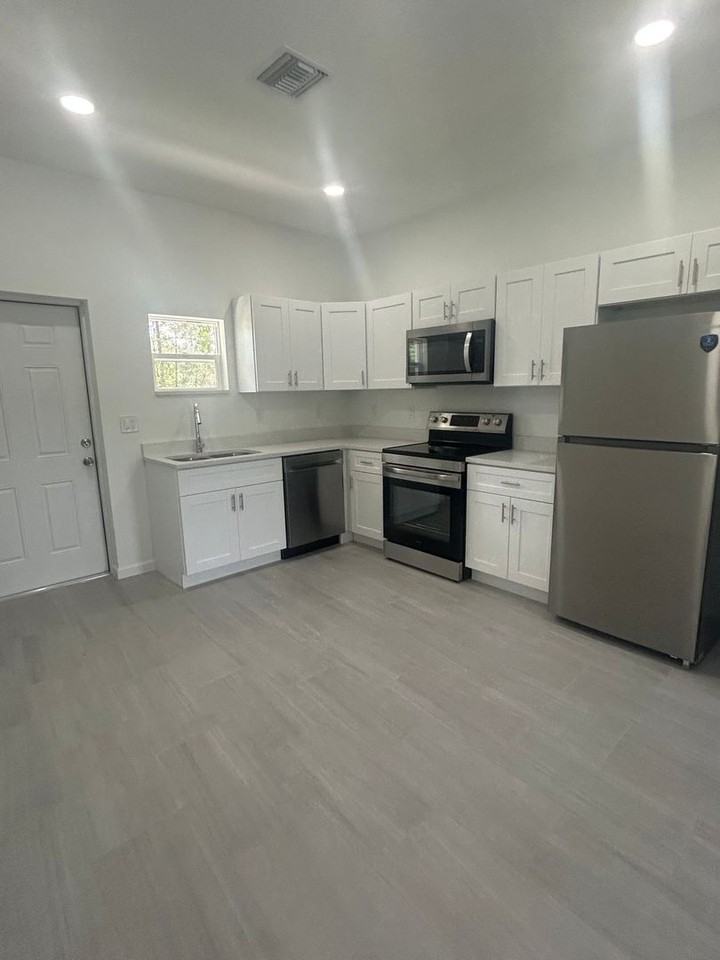 753 Pacific St - Photo 4 of 16