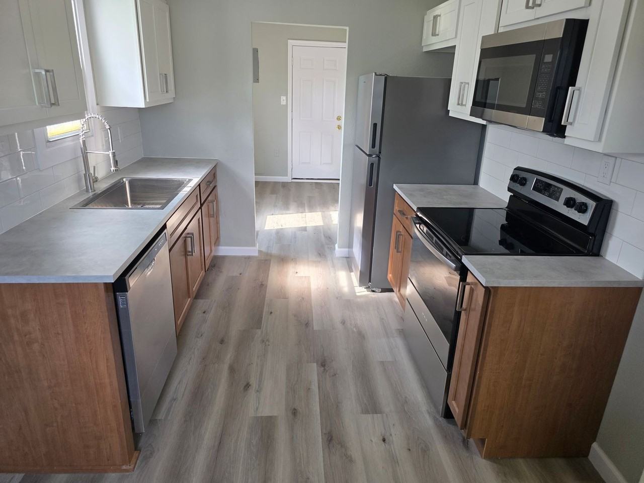 274 Victory Dr - Photo 2 of 9