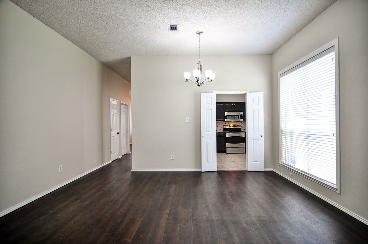 3960 Bexhill Dr - Photo 5 of 26