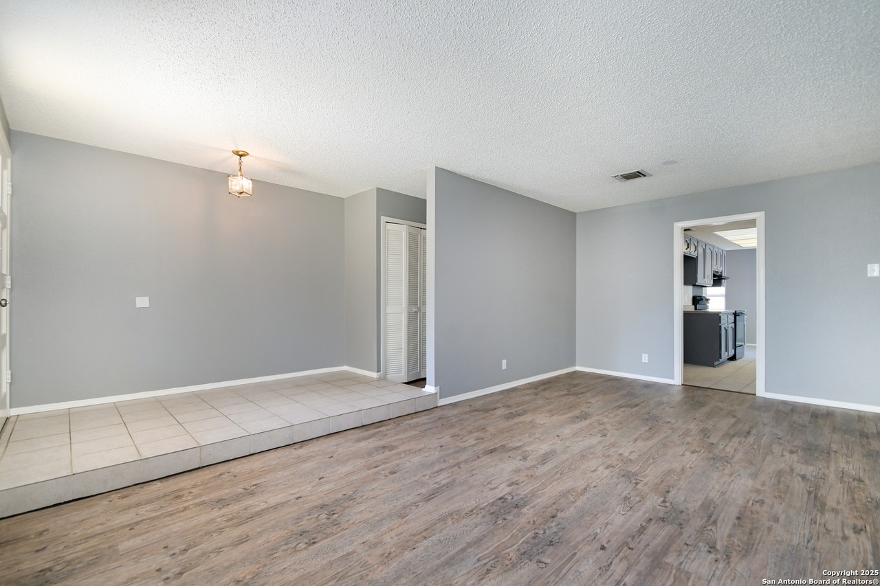 7414 Elderberry St - Photo 2 of 24