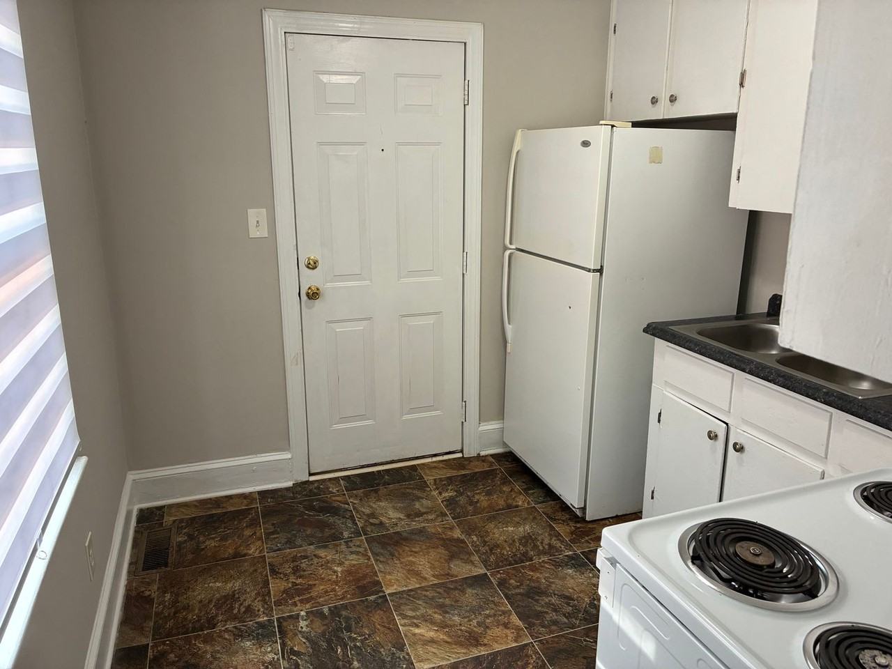 4000 Winfield Dr - Photo 5 of 15