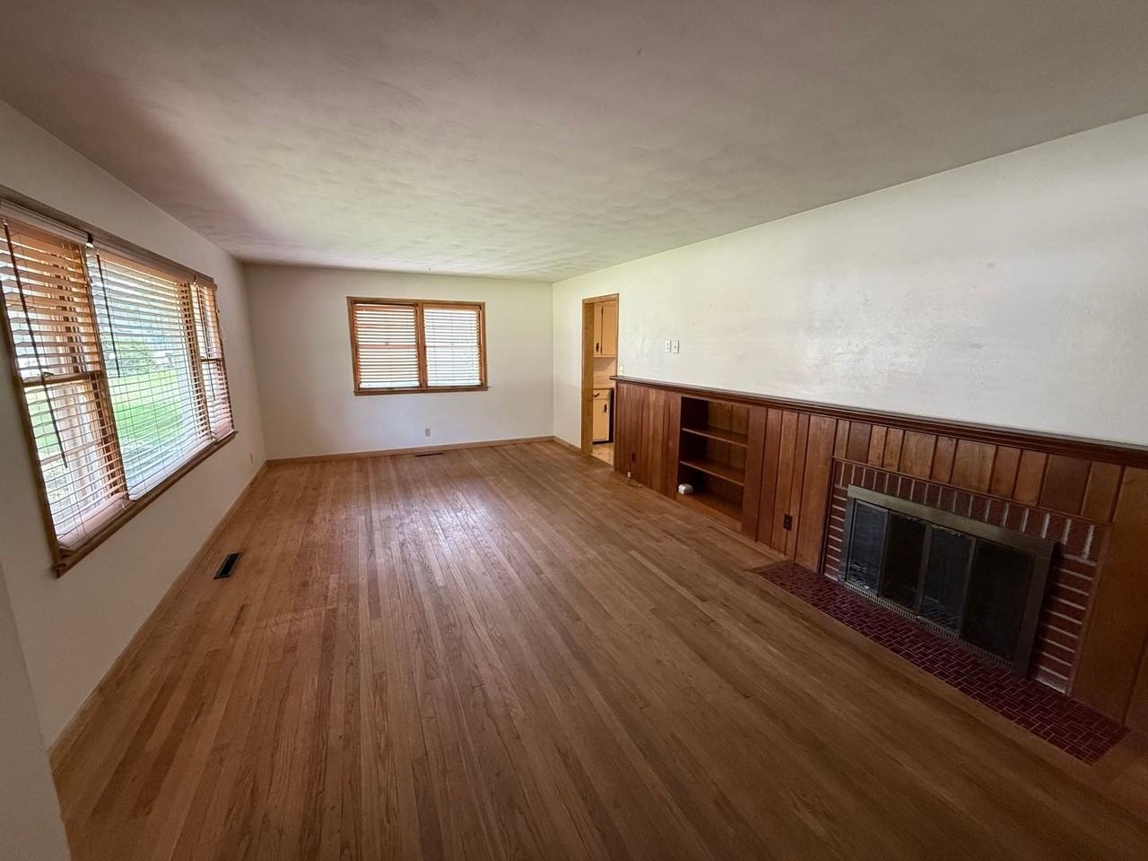 1705 Northwestern Ave - Photo 3 of 10