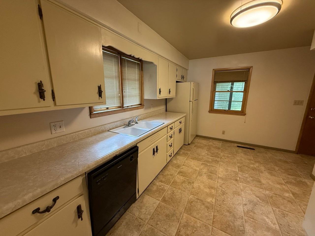 1705 Northwestern Ave - Photo 4 of 10