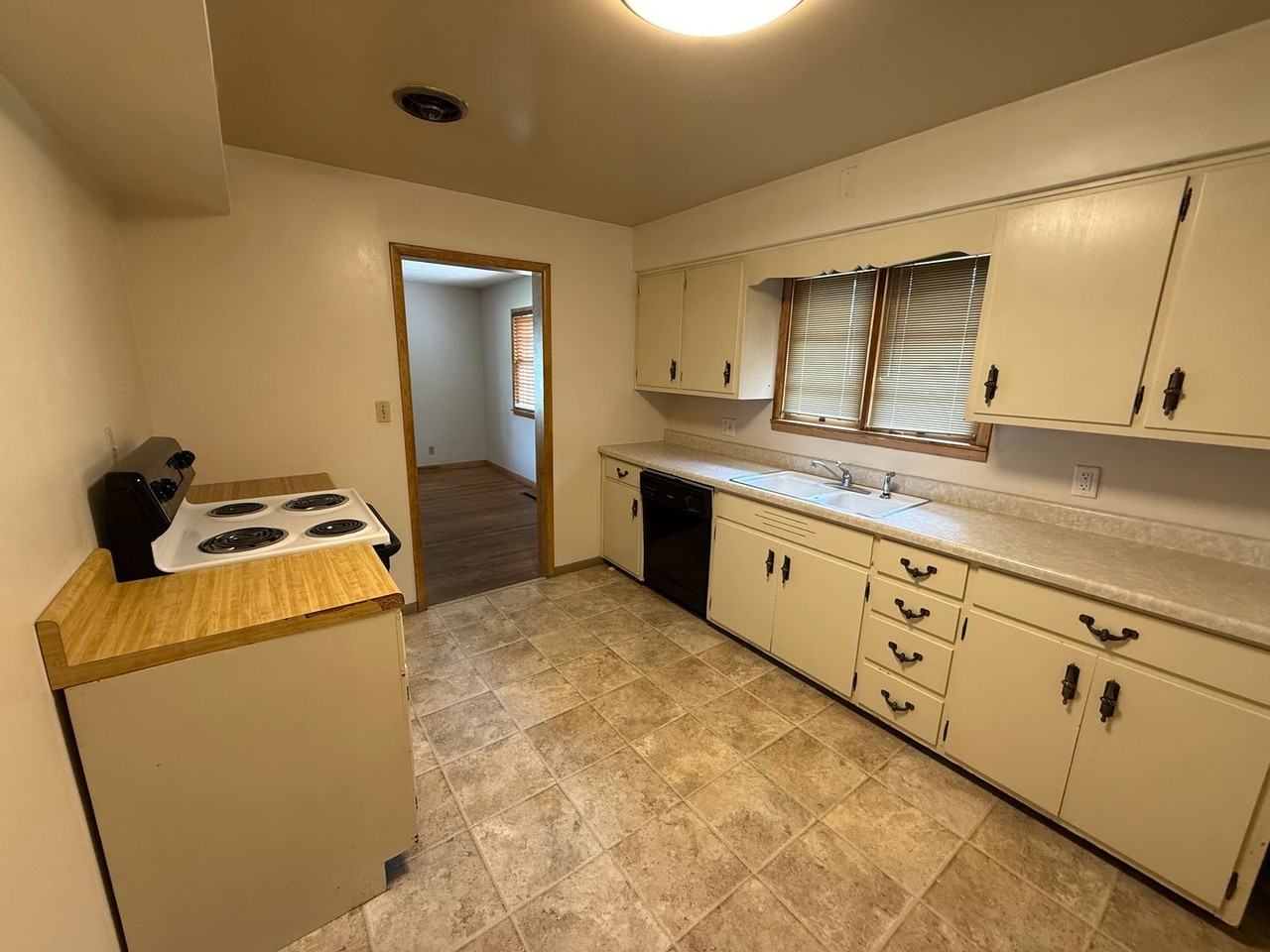 1705 Northwestern Ave - Photo 5 of 10