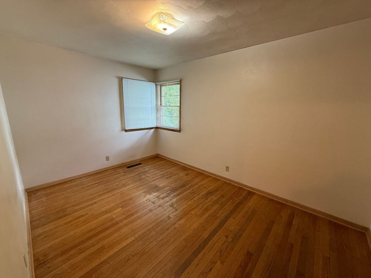 1705 Northwestern Ave - Photo 7 of 10