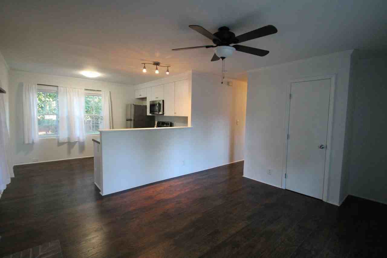 731 Level St - Photo 5 of 17