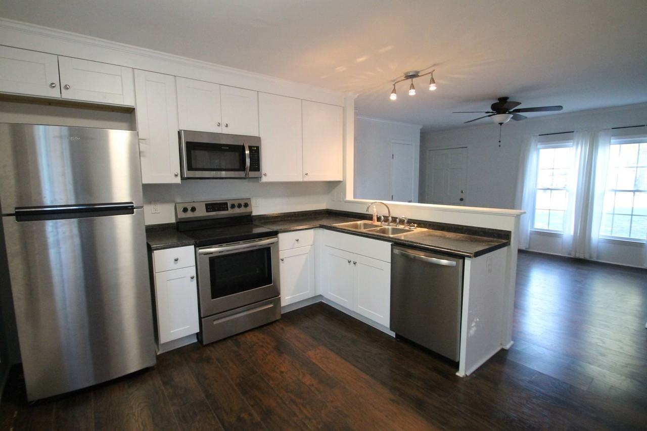 731 Level St - Photo 7 of 17