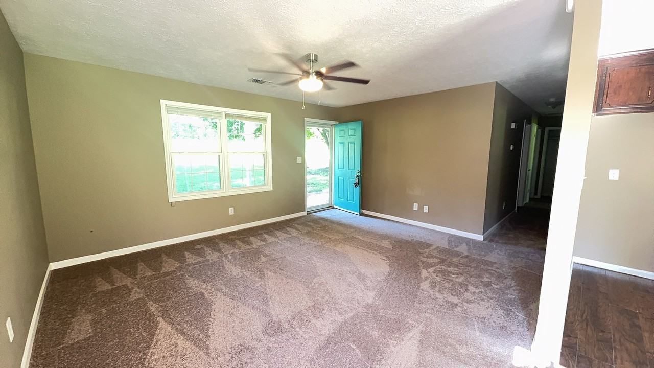 738 Waldroup Rd - Photo 3 of 15