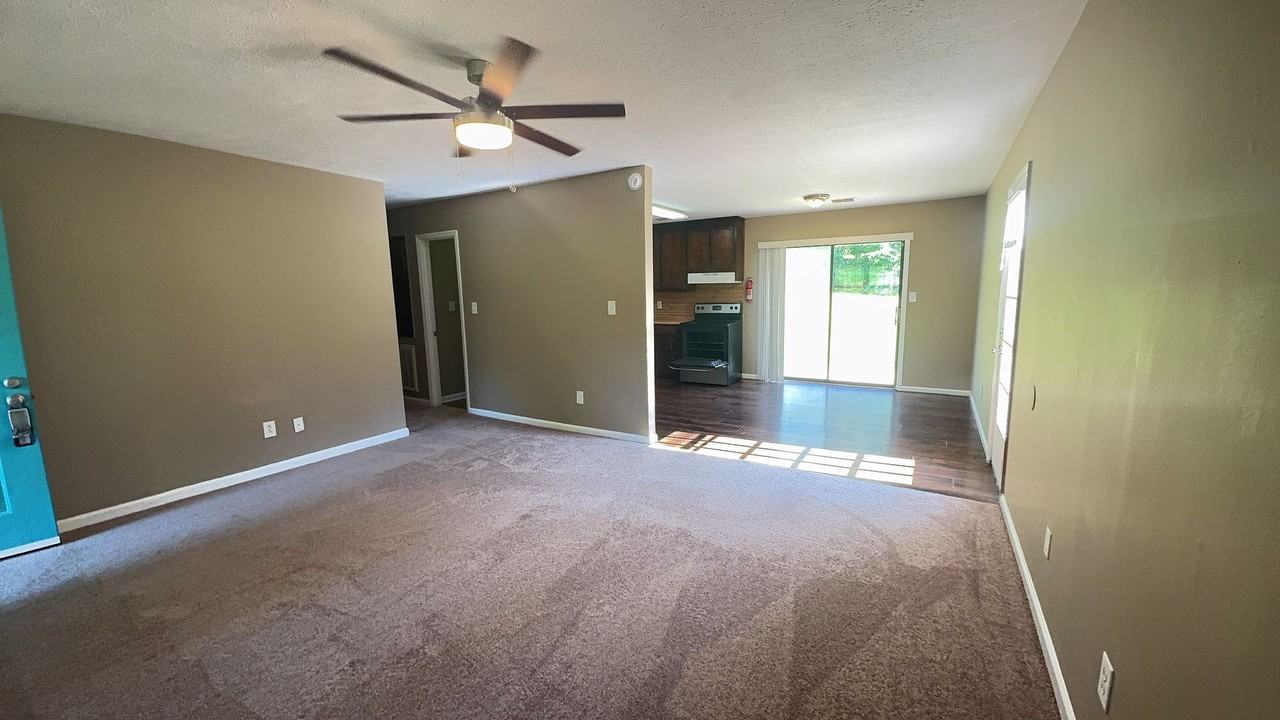 738 Waldroup Rd - Photo 4 of 15