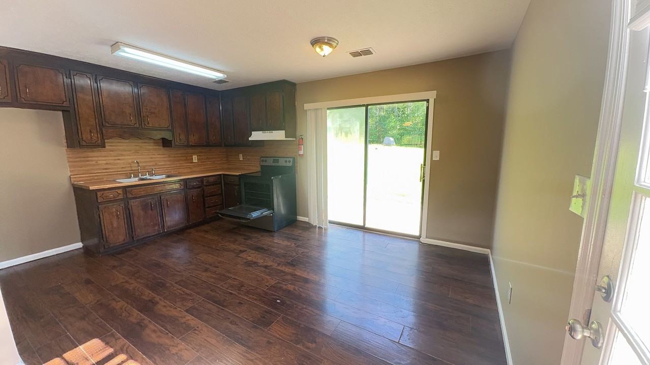 738 Waldroup Rd - Photo 5 of 15