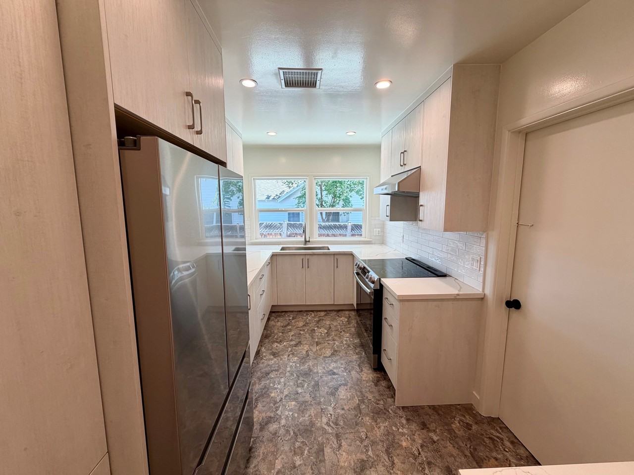 131 Poinsettia Ave #131 - Photo 4 of 12