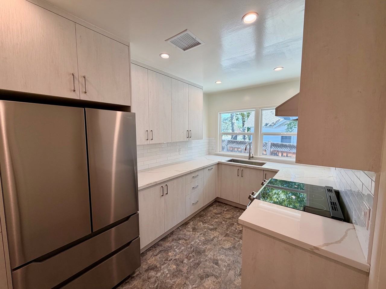131 Poinsettia Ave #131 - Photo 5 of 12