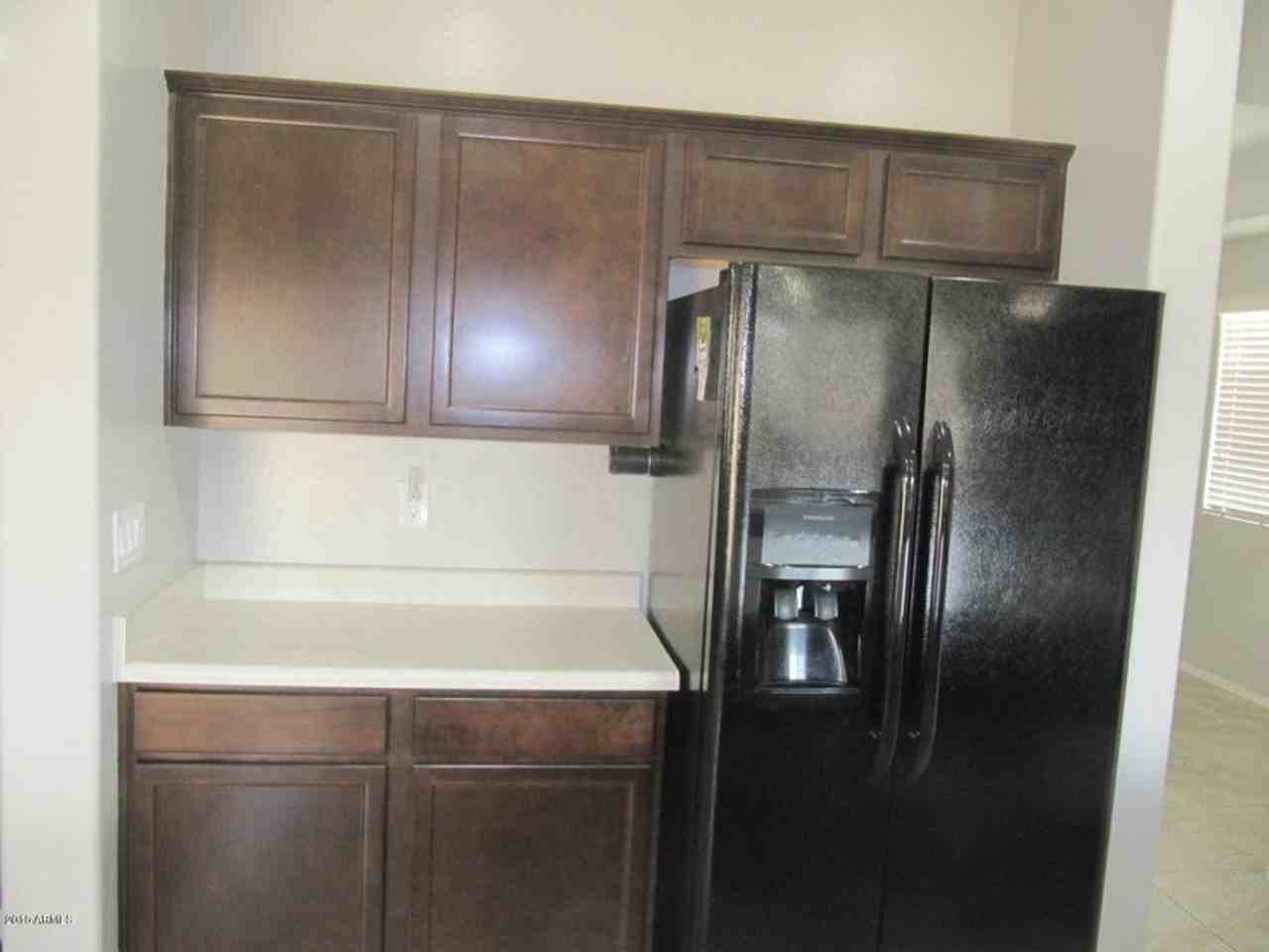 2630 E Gillcrest Rd - Photo 4 of 11