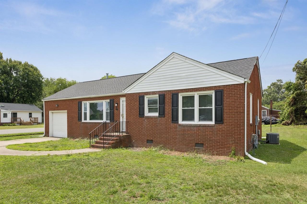 1815 Canterbury Rd - Photo 3 of 28
