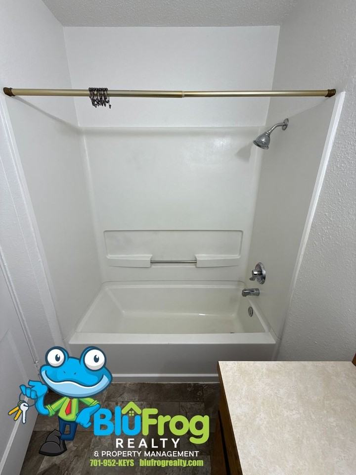 402 2nd Ave Nw #203 - Photo 5 of 7