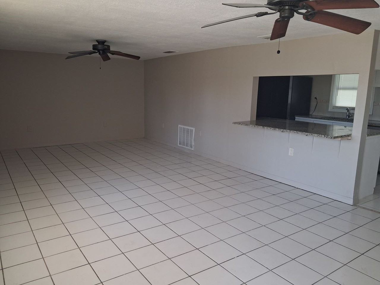 4746 Eastwood Ln - Photo 3 of 18