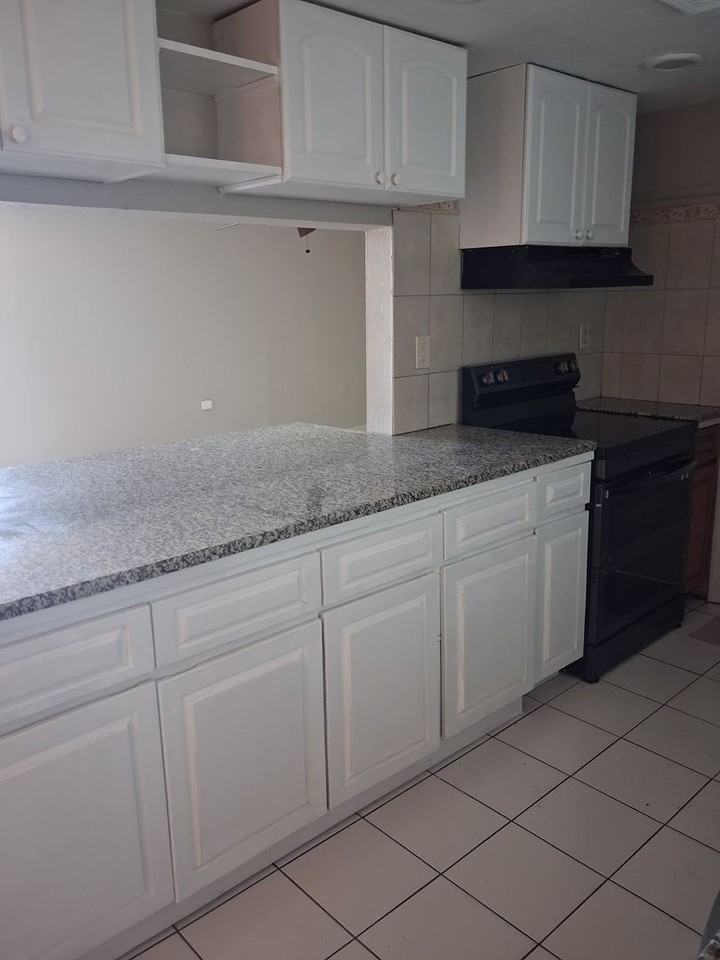 4746 Eastwood Ln - Photo 5 of 18