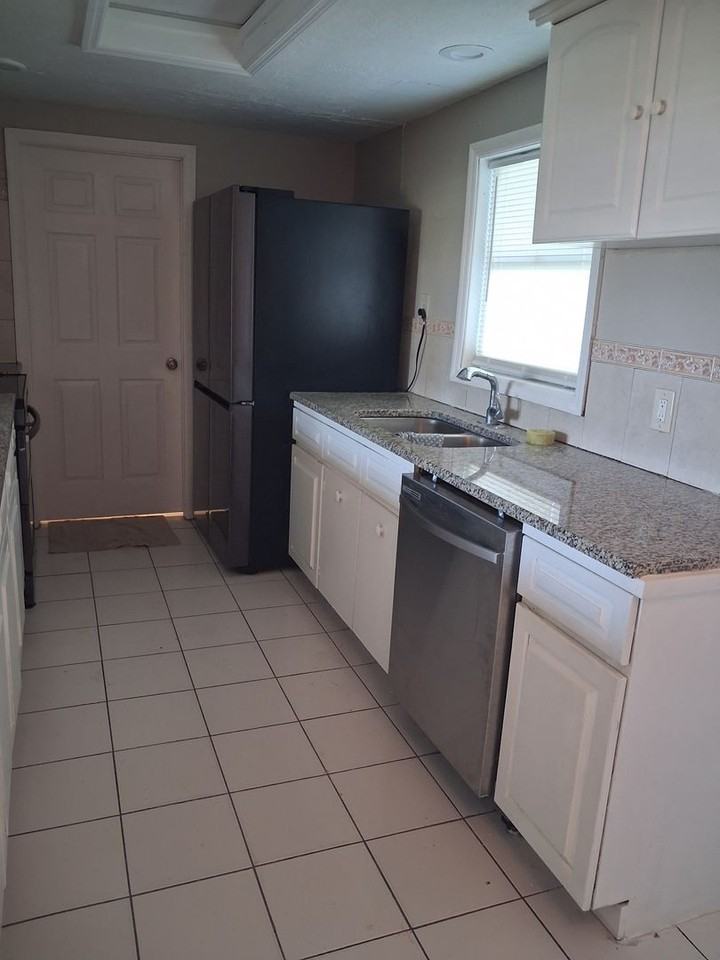 4746 Eastwood Ln - Photo 6 of 18