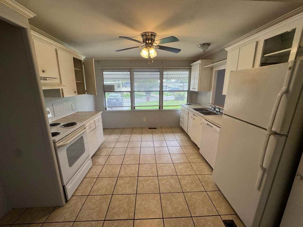 534 Oak Rdg E - Photo 5 of 17