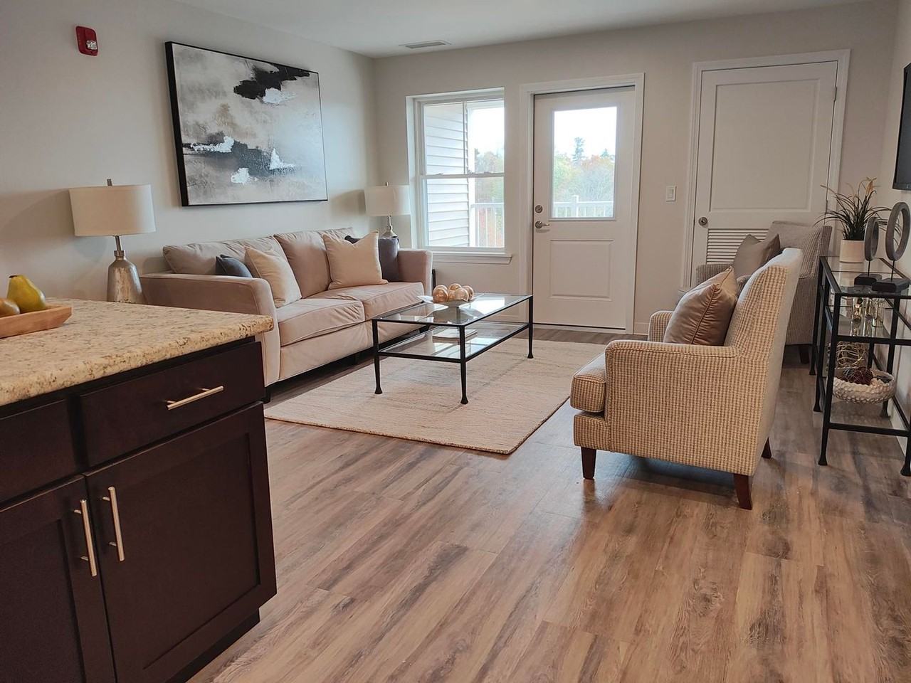 Depot & Main Apartments - Photo 4 of 18