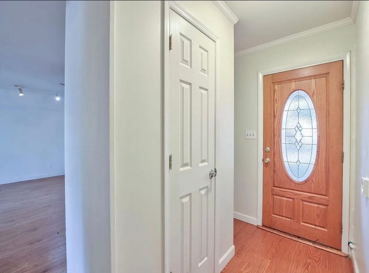 2093 Greenwood Dr - Photo 2 of 26