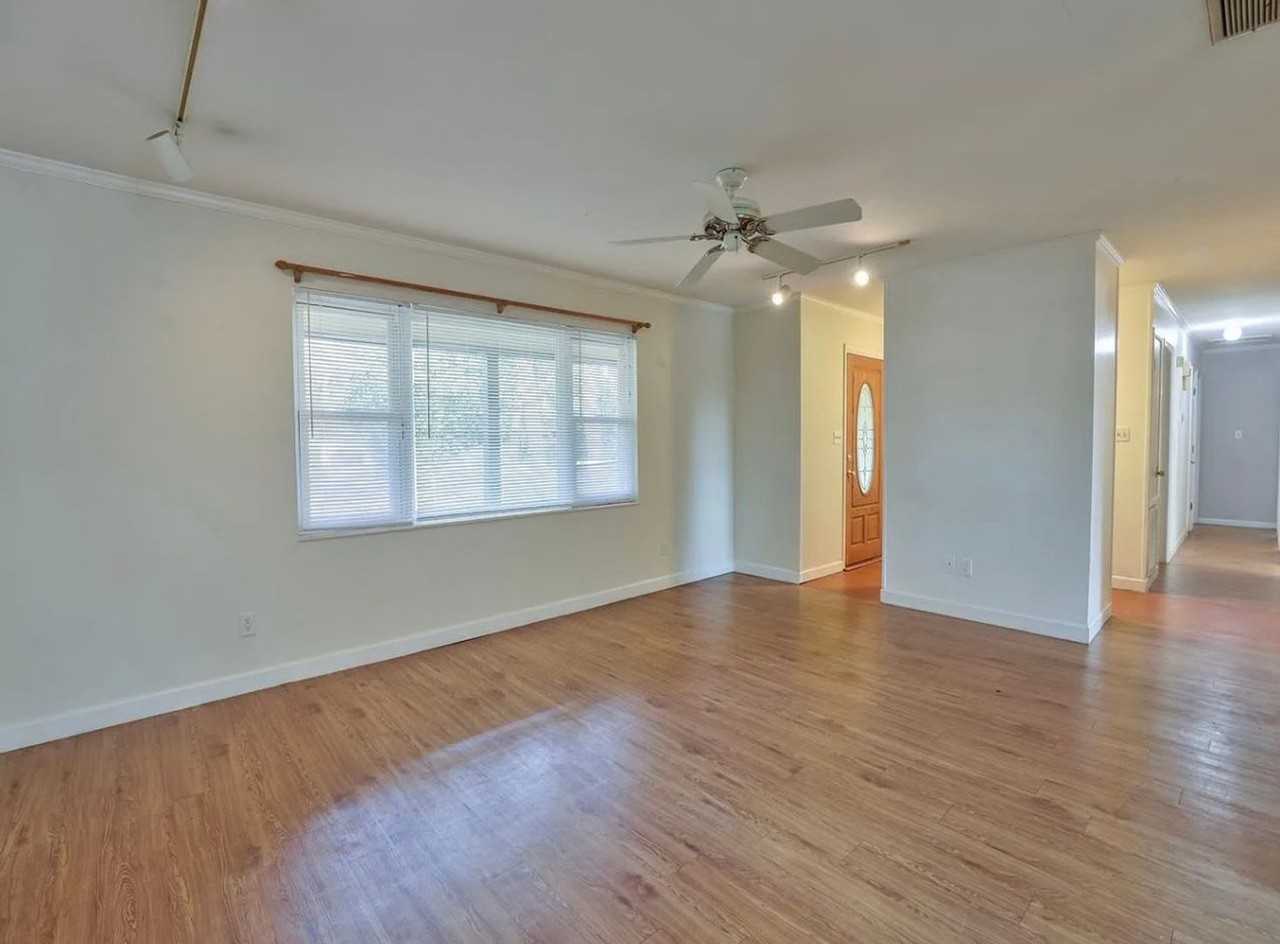 2093 Greenwood Dr - Photo 3 of 26