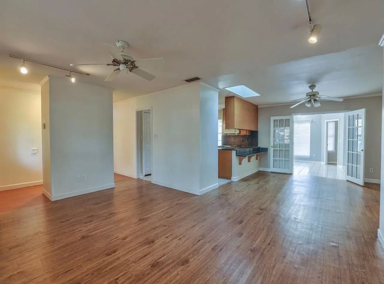 2093 Greenwood Dr - Photo 4 of 26