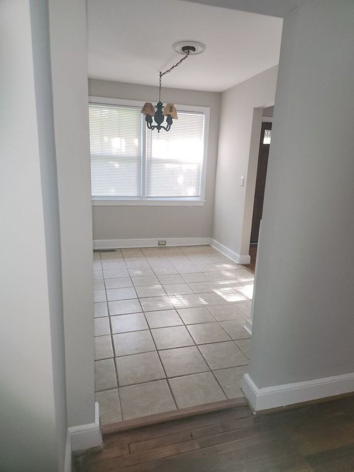 1029 Hancock St - Photo 3 of 10
