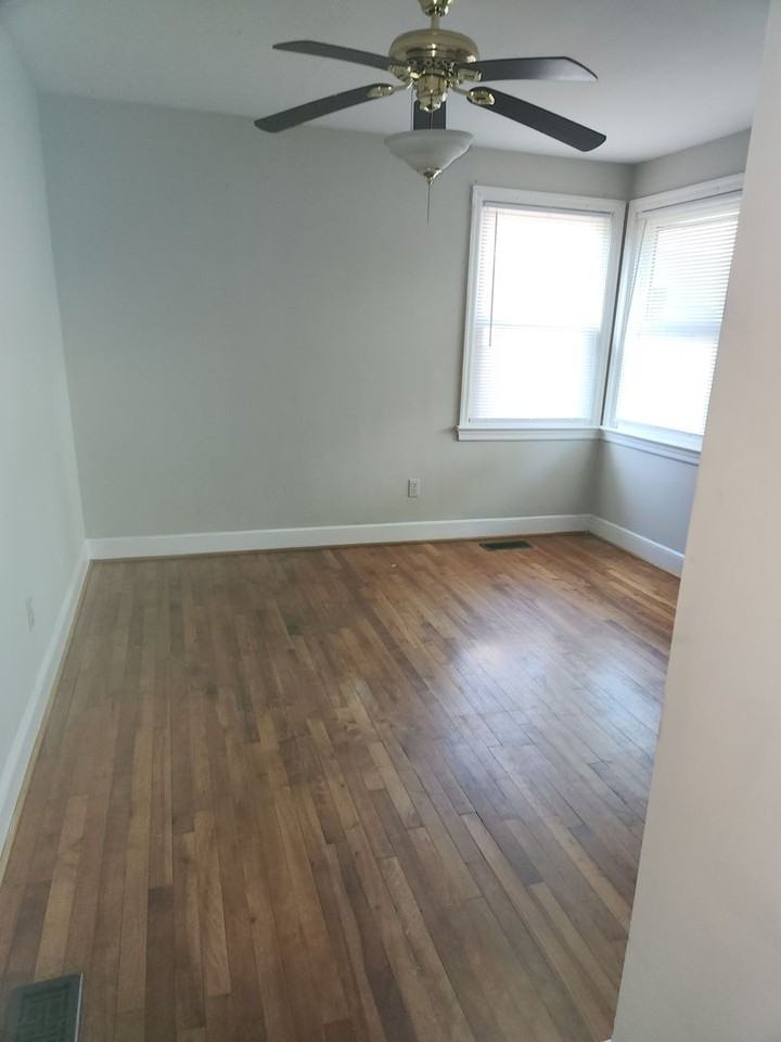 1029 Hancock St - Photo 4 of 10