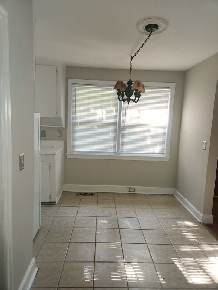 1029 Hancock St - Photo 6 of 10