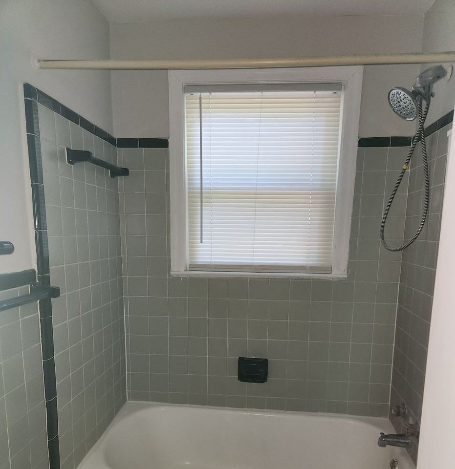 1029 Hancock St - Photo 7 of 10