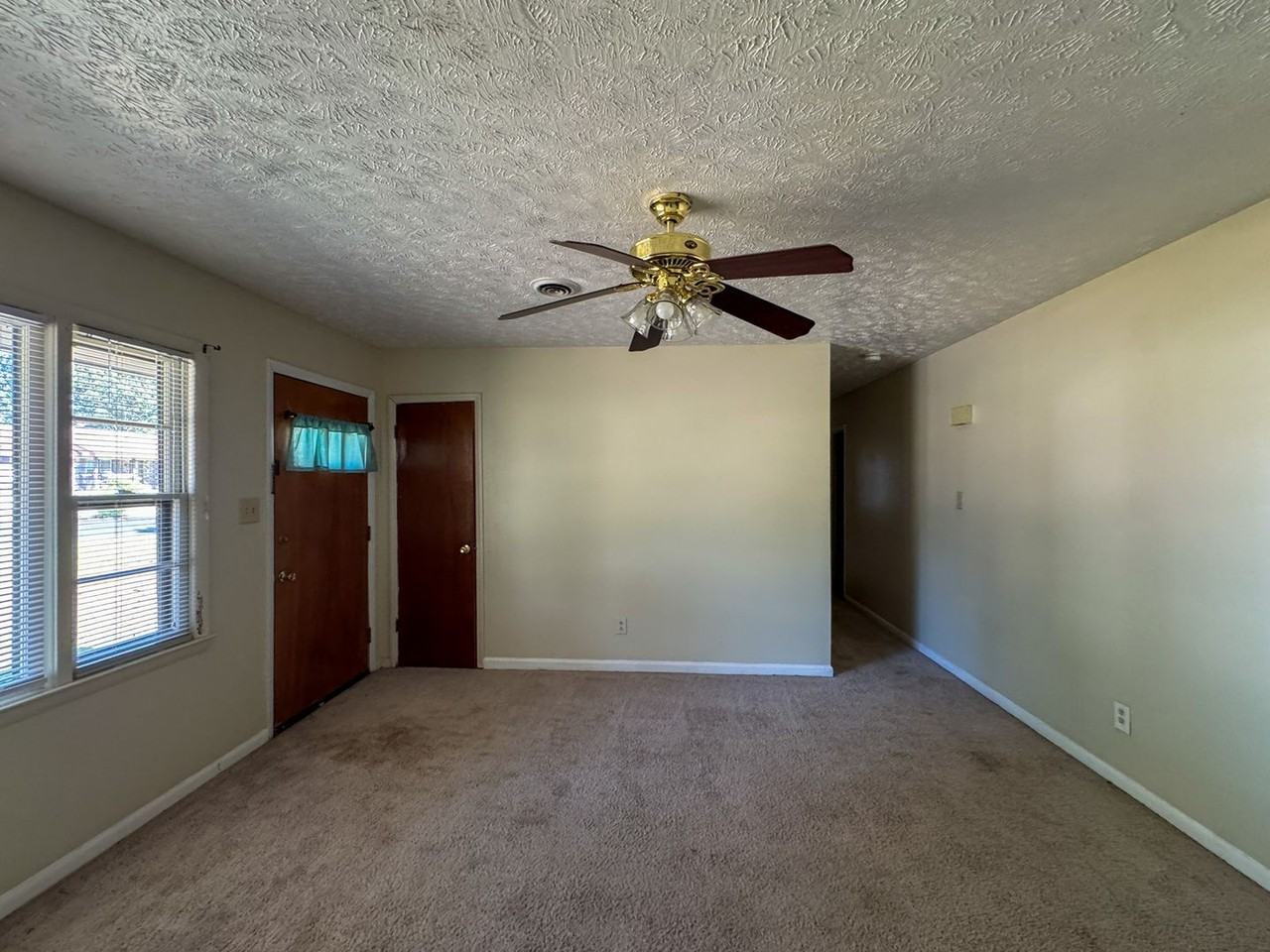 987 Lisa Ave - Photo 4 of 17