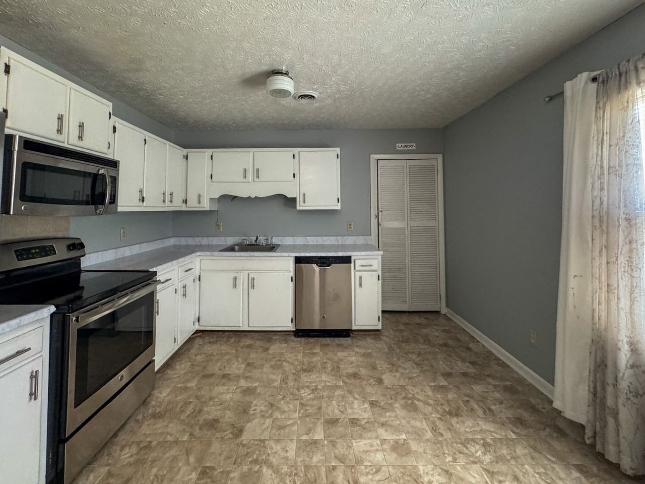 987 Lisa Ave - Photo 5 of 17