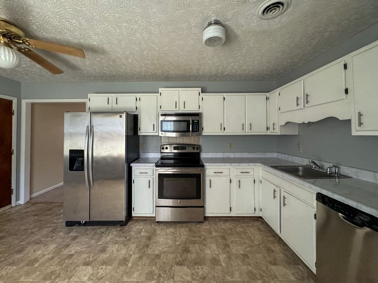 987 Lisa Ave - Photo 7 of 17