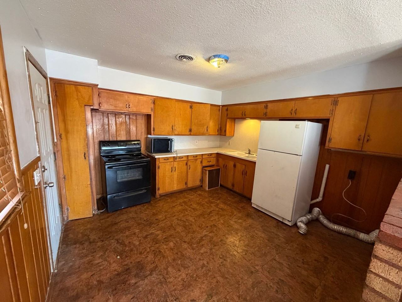1902 23rd St - Photo 2 of 7