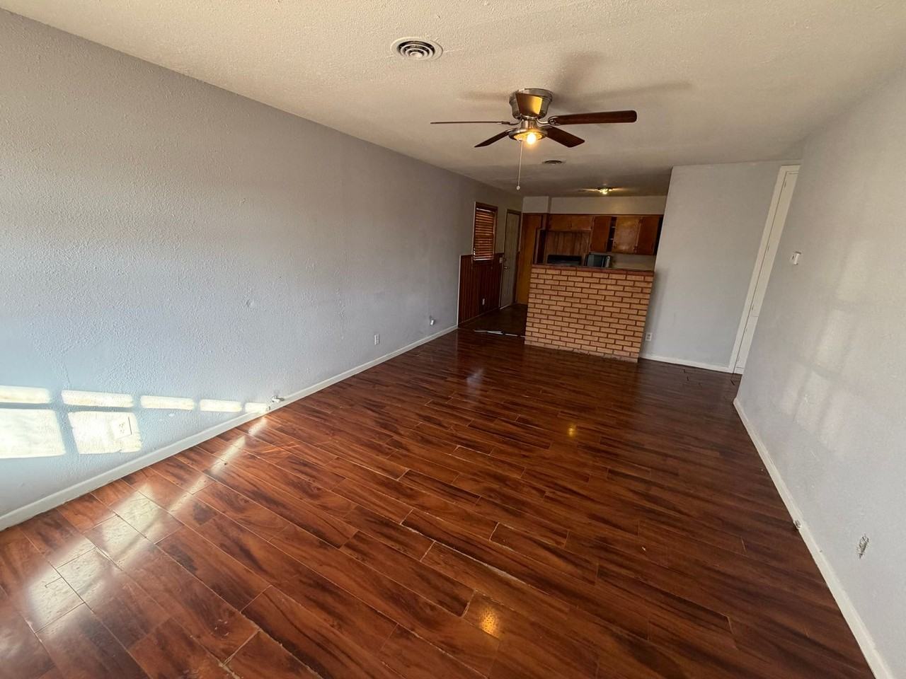 1902 23rd St - Photo 3 of 7
