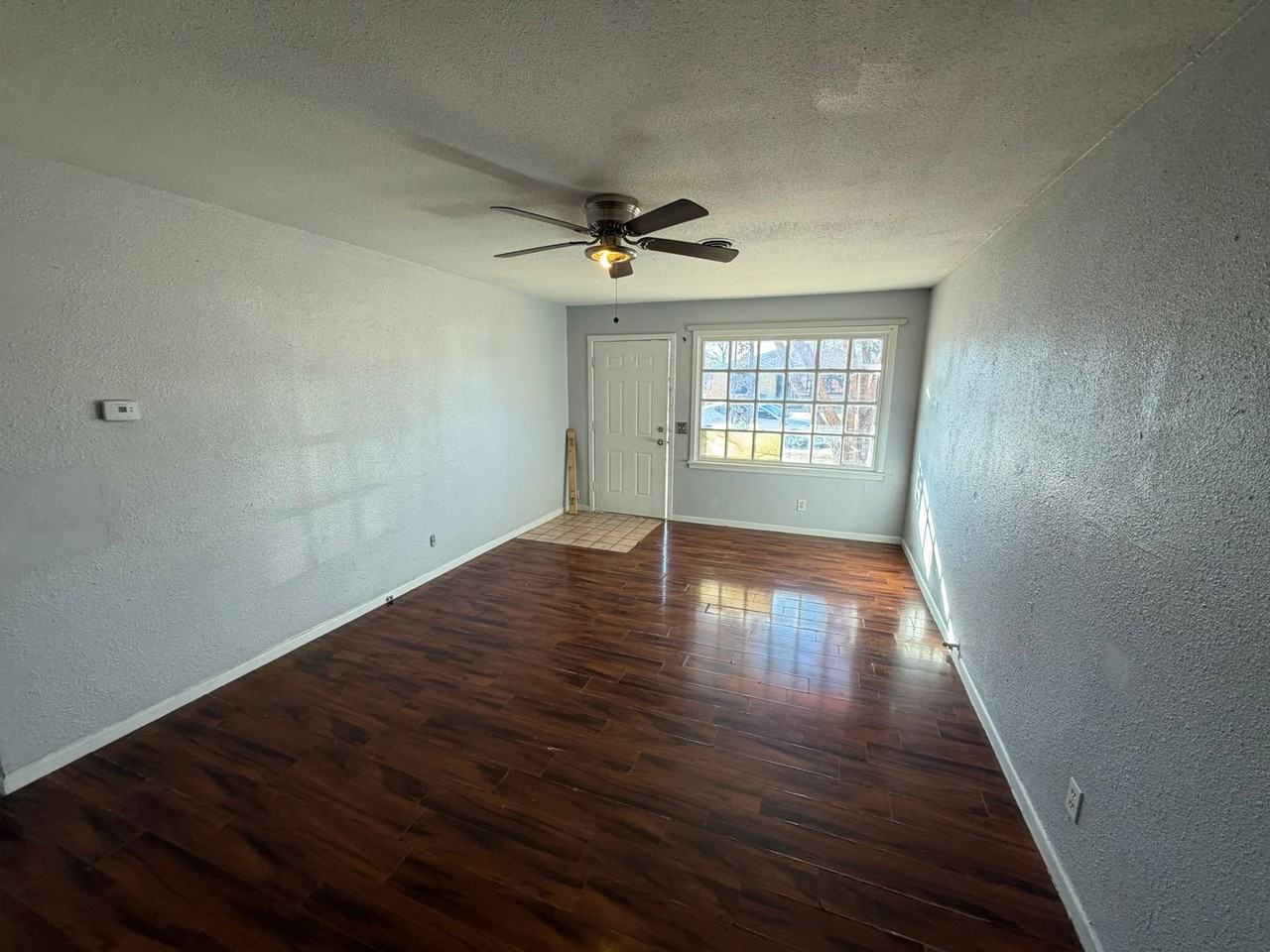 1902 23rd St - Photo 4 of 7