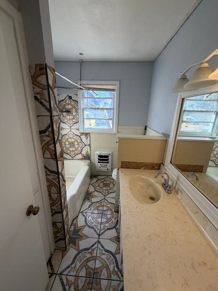 1902 23rd St - Photo 6 of 7