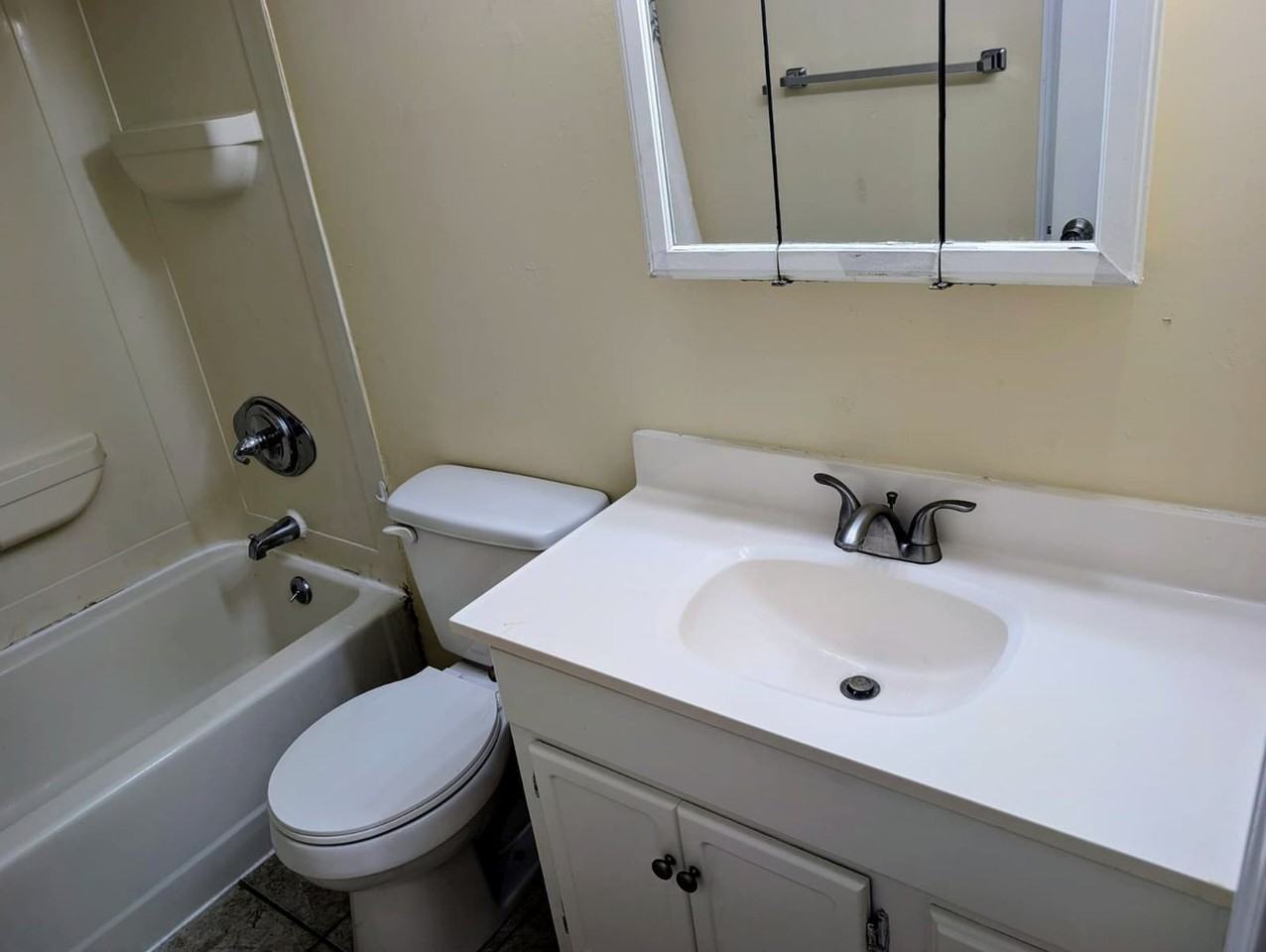 2807 Pembroke Ln ## A9 - Photo 2 of 9
