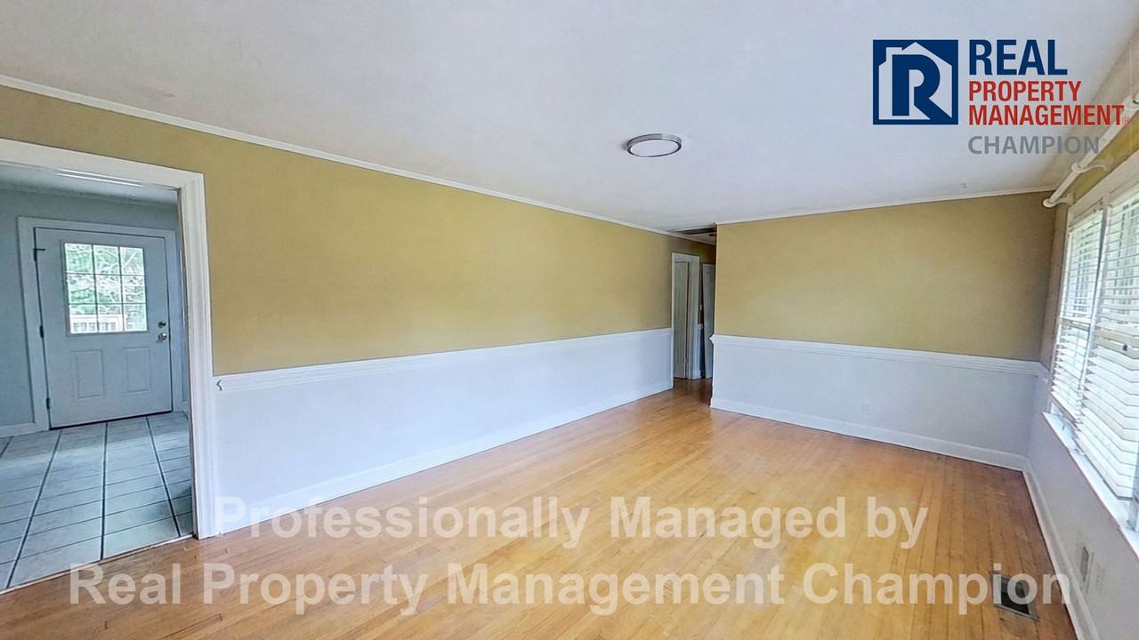 214 Huntington Rd - Photo 2 of 20
