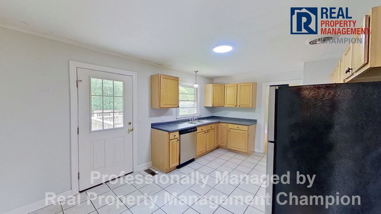 214 Huntington Rd - Photo 4 of 20