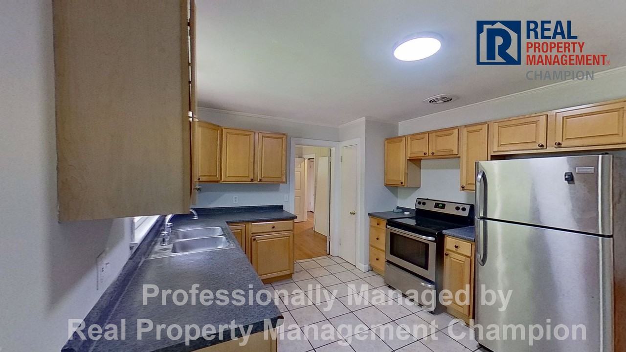 214 Huntington Rd - Photo 5 of 20