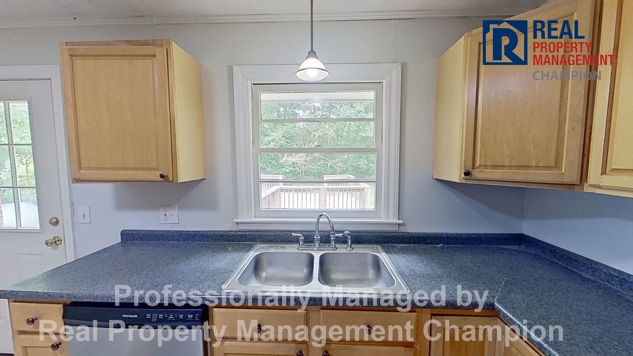 214 Huntington Rd - Photo 6 of 20