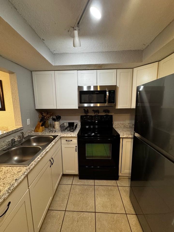8390 Sw 101st Place Rd - Photo 7 of 15