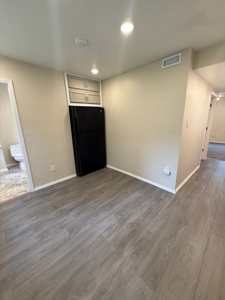 186 N Miller St - Photo 4 of 9