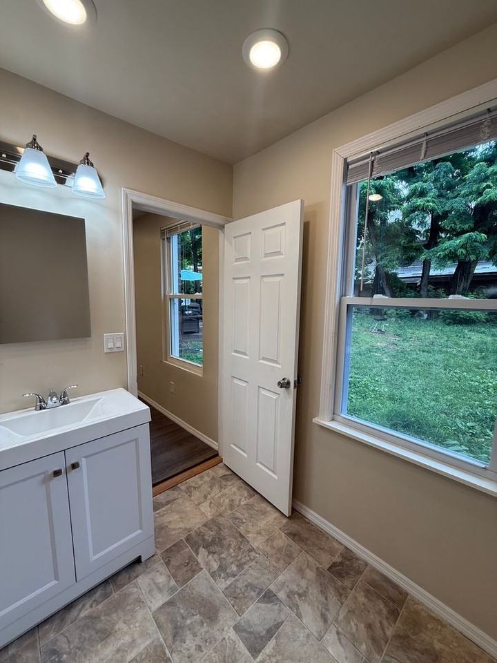 186 N Miller St - Photo 7 of 9
