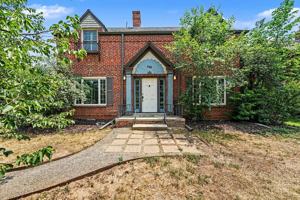 featured image of 746 N Monaco Street Pkwy