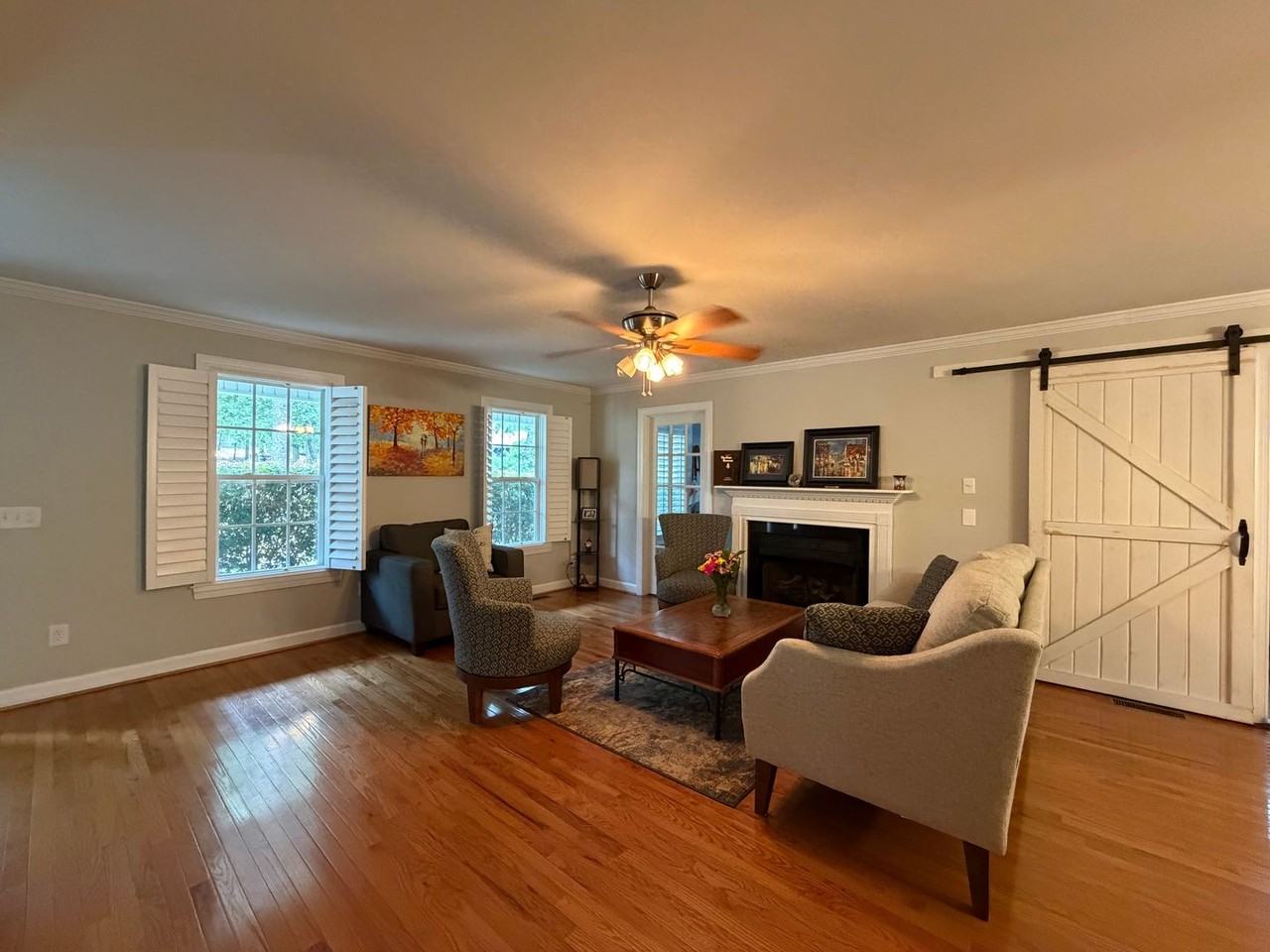 35 Woodbury Ln - Photo 3 of 34