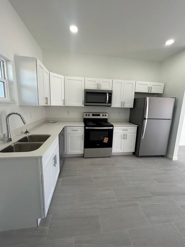 1142 Heron St - Photo 7 of 22